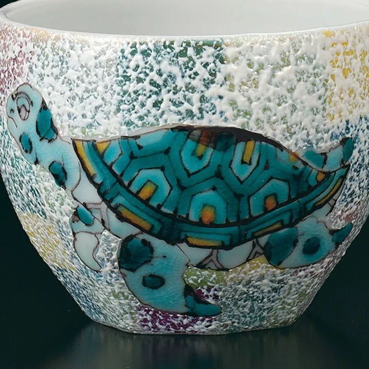 KUTANI WARE GUINOMI SAKE CUP – WESTERN-STYLE SEA TURTLE DESIGN BY YASUSHI YAMACHIKA, WOODEN BOX INCLUDED
