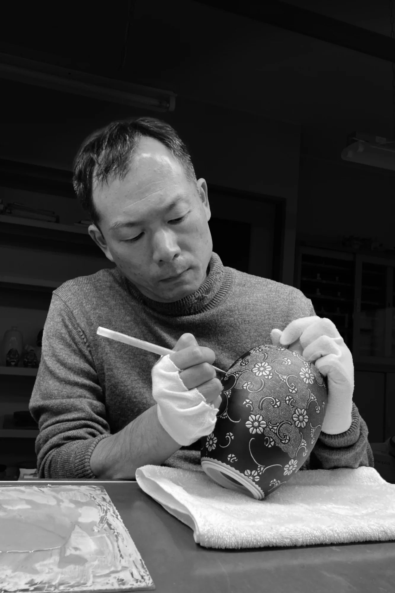 Kingyoku Nakata | Kutani Ware Artist with Aotsubu Technique Kingyoku Nakata | Kutani Ware Artist with Aotsubu Technique