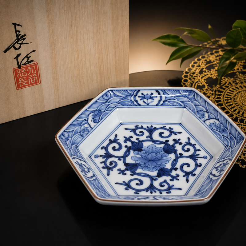 [IMPERIAL HOUSEHOLD–APPOINTED]KUTANI WARE HEXAGONAL TRAY - SEIKA HATO BOTAN KARAKUSA MON / CHOZA YAMAMOTO