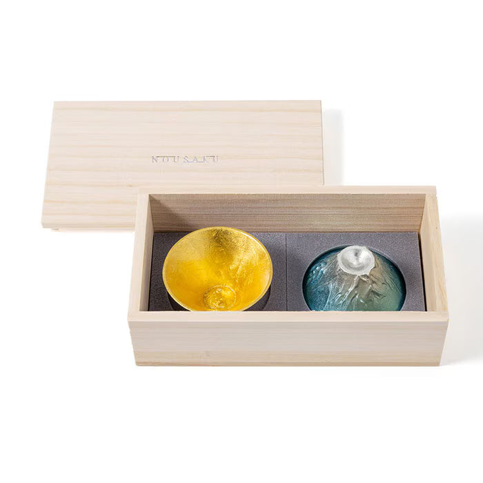 NOUSAKU FUJIYAMA SAKE CUPS – GOLD LEAF & HEKITEN SET (PAULOWNIA WOOD BOX)