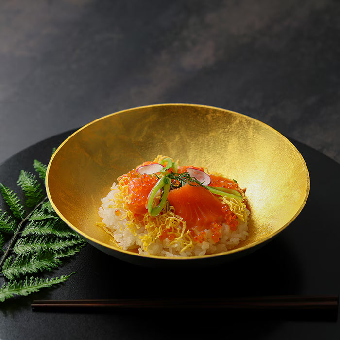 NOUSAKU DEEP PLATE WITH GOLD LEAF|HANDCRAFTED IN JAPAN
