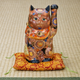 KUTANI WARE MANEKI NEKO – JAPANESE LUCKY CAT FIGURINE WITH MORI DECORATION, HAND-PAINTED PORCELAIN WITH CUSHION