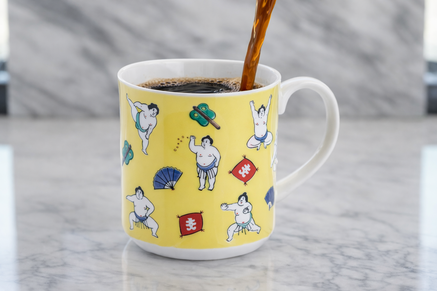 KUTANI WARE MUG – HAND-PAINTED ‘SUMO WRESTLER’ DESIGN BY SEIKO KILN