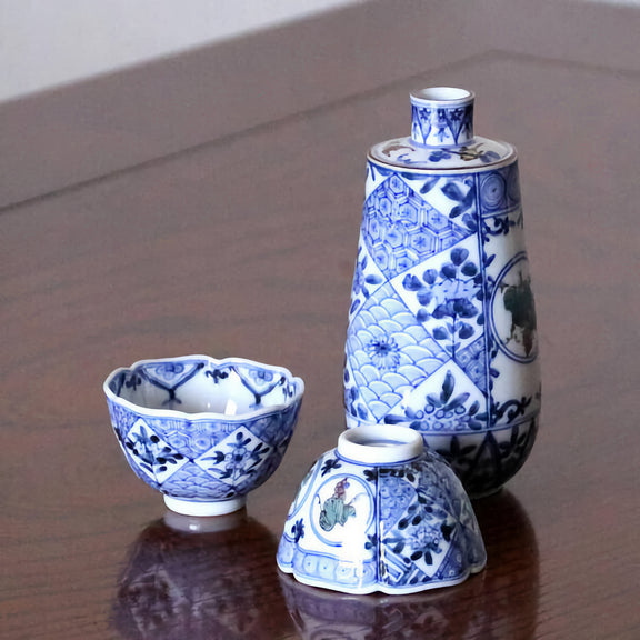 JAPANESE KUTANI PORCELAIN TOKKURI & OCHOKO SET 