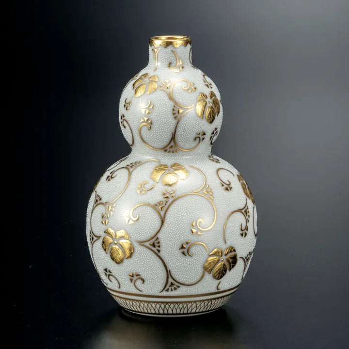 KUTANI WARE GOURD-SHAPED TOKKURI – RAISED GOLD & WHITE BEAD VINE DESIGN