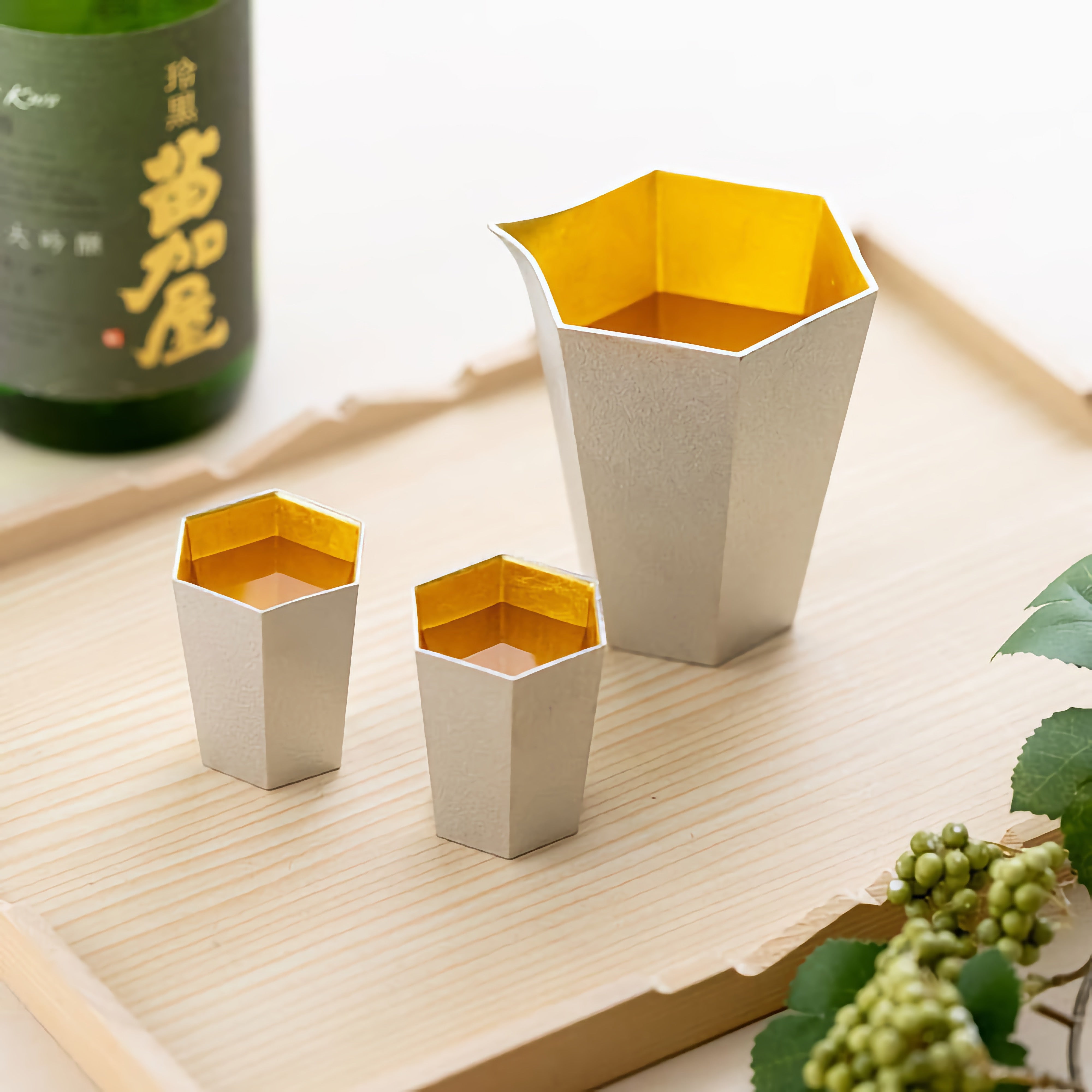 NOUSAKU “ROKU” GOLD LEAF KATAKUCHI AND GUINOMI SAKE SET (3-PIECE TIN S ...