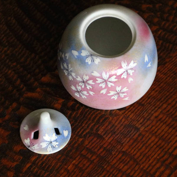 FLOWER DANCE KUTANI JAPANESE INCENSE BURNER