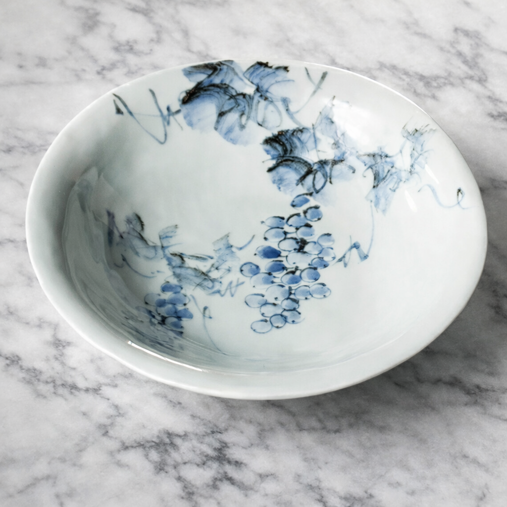 KUTANI WARE SERVING BOWL BLUE-WHITE PORCELAIN GRAPE DESIGN MASATO TANAKA