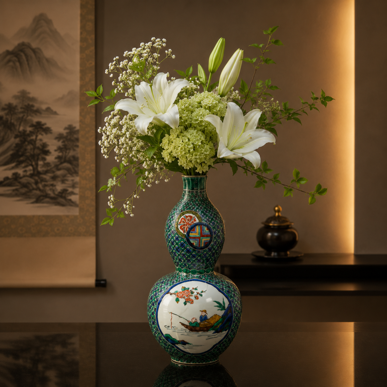 KUTANI WARE DECORATIVE VASE “IROE KO-KUTANI ASSORTED DESIGNS” / TAMEKICHI MITSUI
