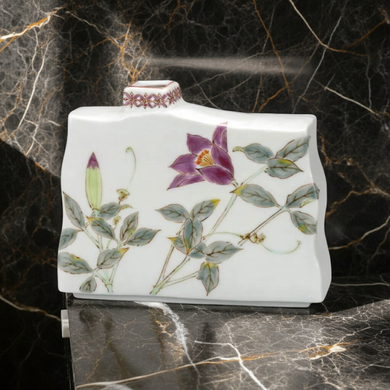 KUTANI WARE SINGLE-STEM VASE – “TESSEN” (CLEMATIS) HAND-PAINTED BY YUKA HIRANO | GIFT BOX INCLUDED