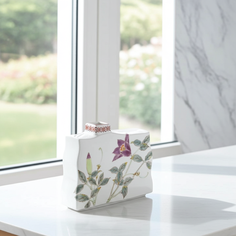 KUTANI WARE SINGLE-STEM VASE – “TESSEN” (CLEMATIS) HAND-PAINTED BY YUKA HIRANO | GIFT BOX INCLUDED