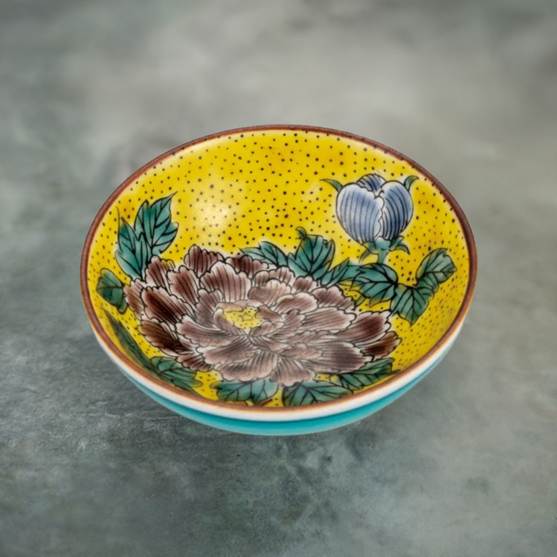 JAPANESE KUTANI SAKAZUKI DESIGN (YOSHIDAYA BOTAN STYLE)