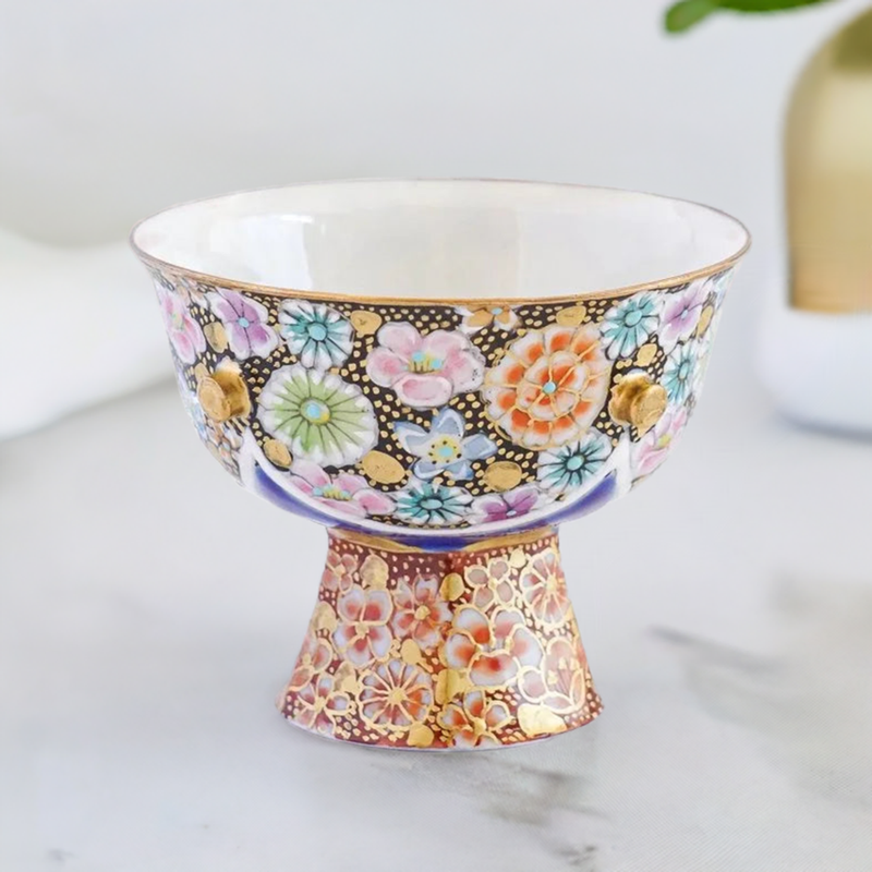 JAPANESE KUTANI SAKE CUP – HANA-TSUME FLORAL GOLD DECORATION BY ARTIST TAKAFUMI TAKA