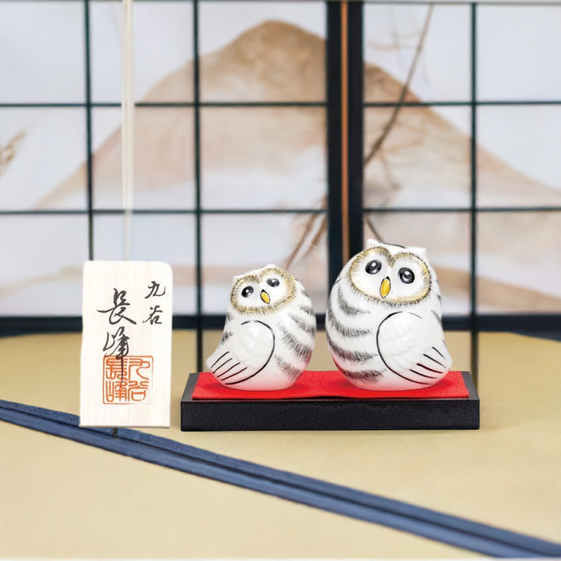 KUTANI WARE PAIR OF OWL FIGURINE WHITE