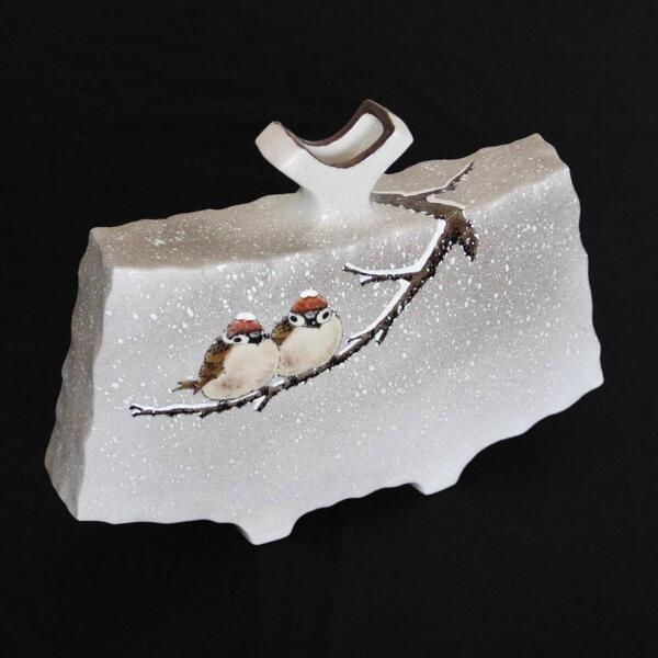 KUTANI WARE PORCELAIN HENKO VASE – SNOW AND SPARROW FAN MOTIF