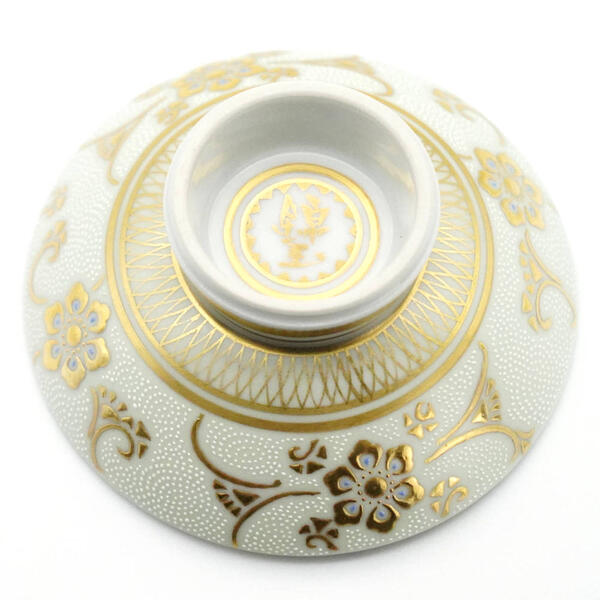 KUTANI WARE SAKAZUKI – WHITE AOCHIBU WITH RAISED GOLD HŌSŌGE ARABESQUE BY KINGYOKU NAKATA