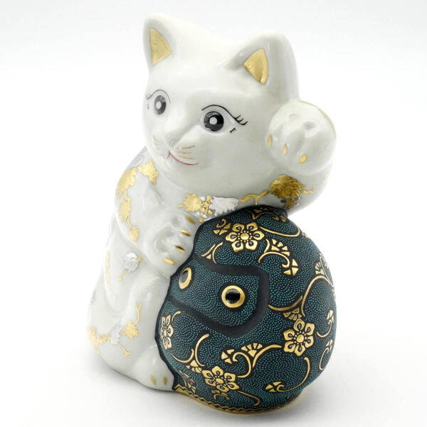 KUTANI DARUMA BECKONING CAT (LEFT HAND BECKONING CUSTOMERS) – SWIRL PATTERN WITH BLUE BEAD EMBELLISHMENT AND GILDED TREASURES ARABESQUE, WHITE AND PLATINUM GRAPE MOTIF WITH WHITE BEAD EMBELLISHMENT/KINGYOKU NAKADA