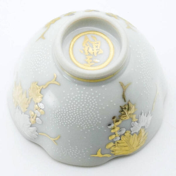 KUTANI WARE SAKAZUKI – PLATINUM GRAPE & WHITE AOCHIBU “MOON AND RABBIT” BY KINGYOKU NAKATA