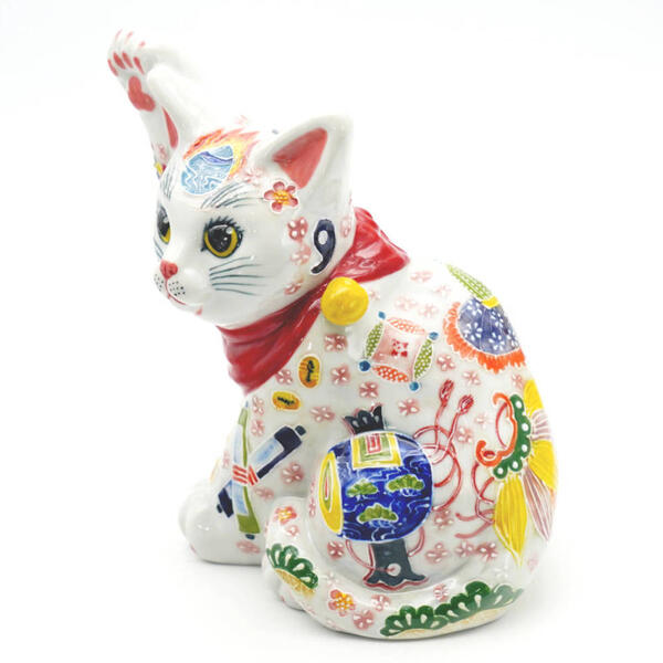 JAPANESE KUTANI WARE MANEKI NEKO LUCKY CAT – RIGHT PAW RAISED FOR WEALTH, SITTING POSE BY KUNIKO SHIMONO