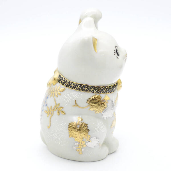 JAPANESE KUTANI WARE MANEKI NEKO LUCKY CAT (LEFT HAND RAISED FOR CUSTOMERS) – PLATINUM DECORATION WITH GRAPE & WISTERIA WHITE DOT DESIGN BY KINGYOKU NAKATA