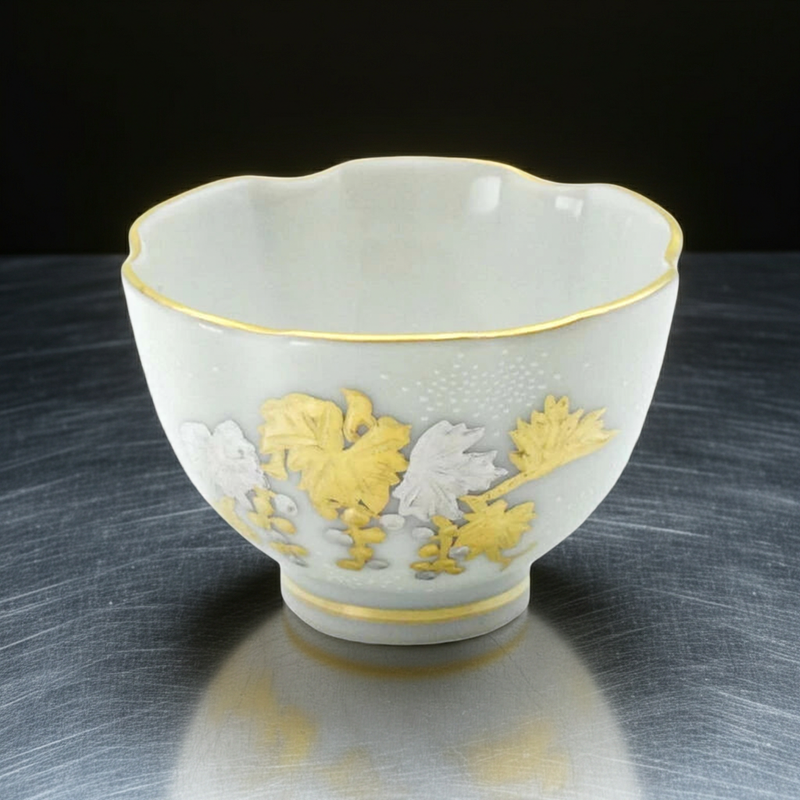 KUTANI WARE SAKAZUKI – PLATINUM GRAPE & WHITE AOCHIBU “MOON AND RABBIT” BY KINGYOKU NAKATA