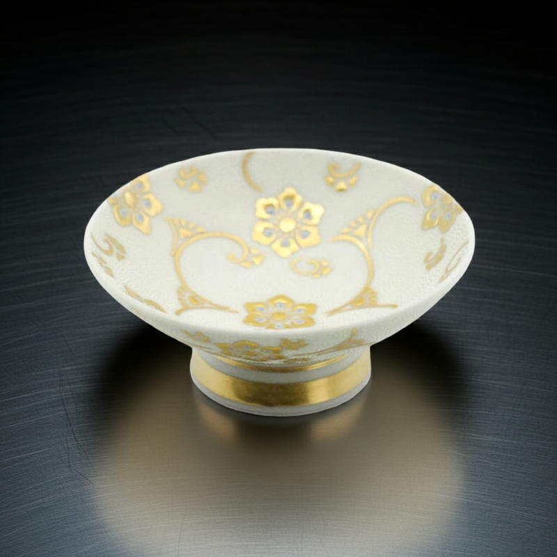 KUTANI WARE SAKAZUKI – WHITE AOCHIBU WITH RAISED GOLD HŌSŌGE ARABESQUE BY KINGYOKU NAKATA