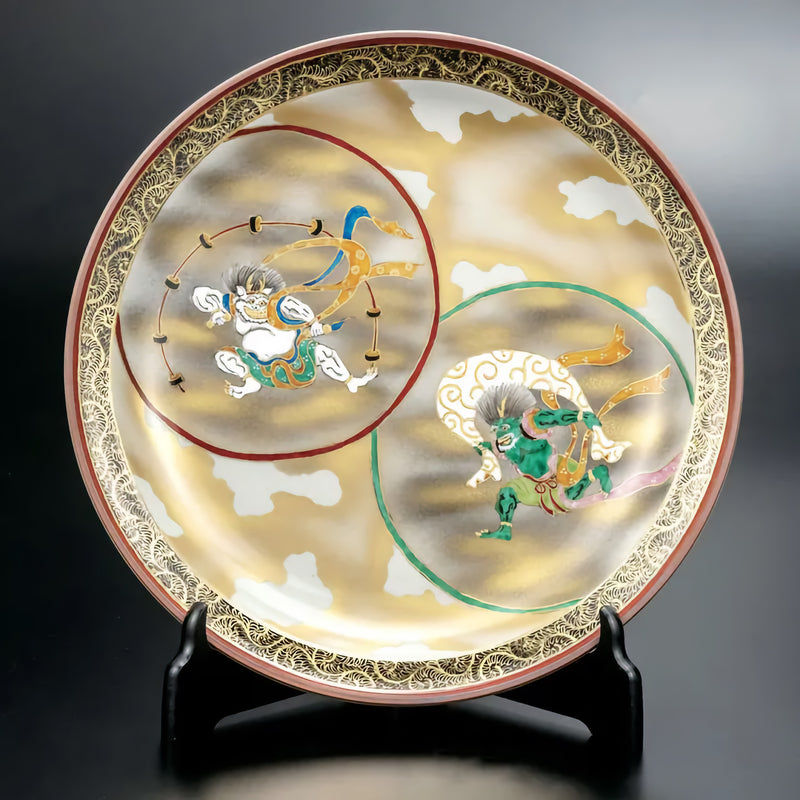 KUTANI WARE DECORATIVE PLATE – FUJIN & RAIJIN BY TAKA TOSHIFUMI (WITH STAND, WOODEN BOX WITH CORD)