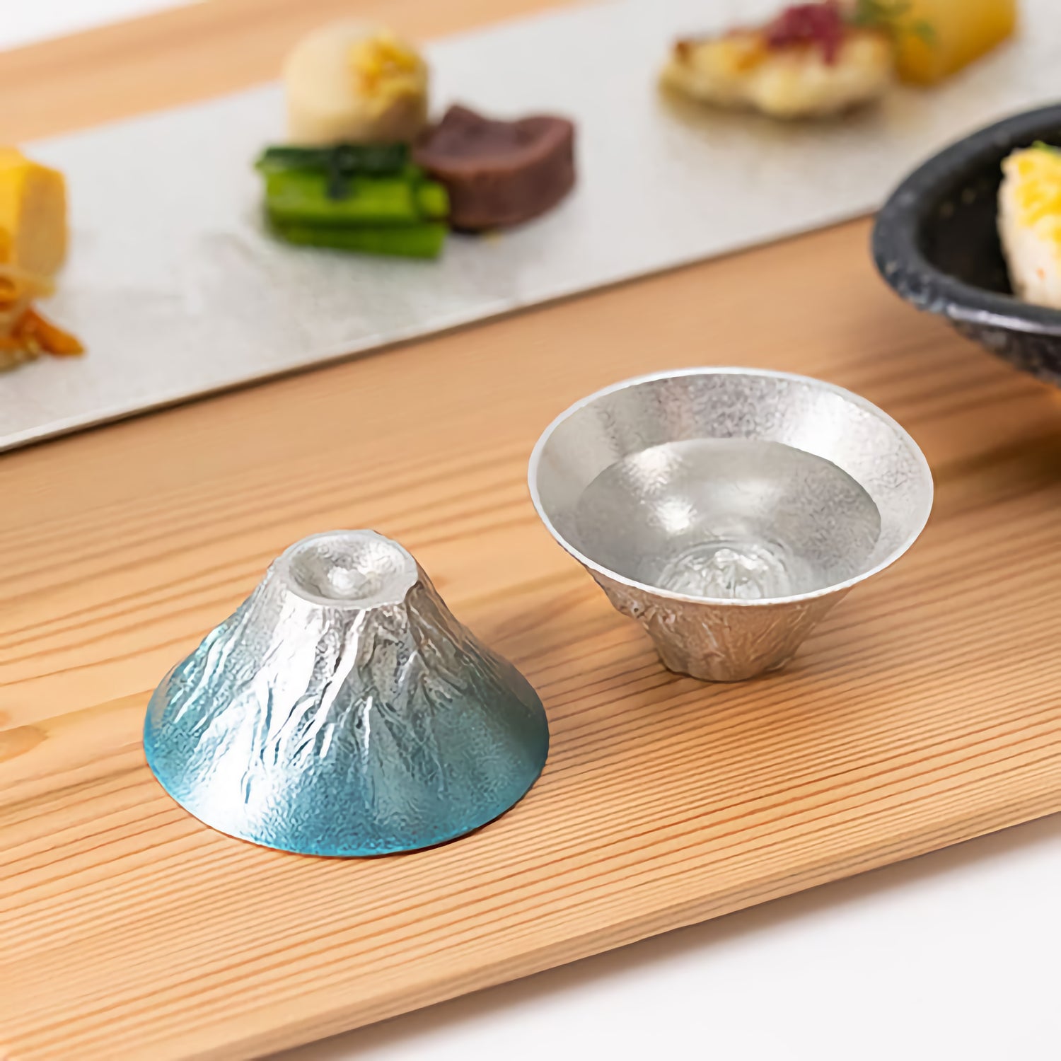 NOUSAKU FUJIYAMA SAKE CUP SET – SILVER & BLUE (TIN / AOTEN) WITH PAULOWNIA BOX